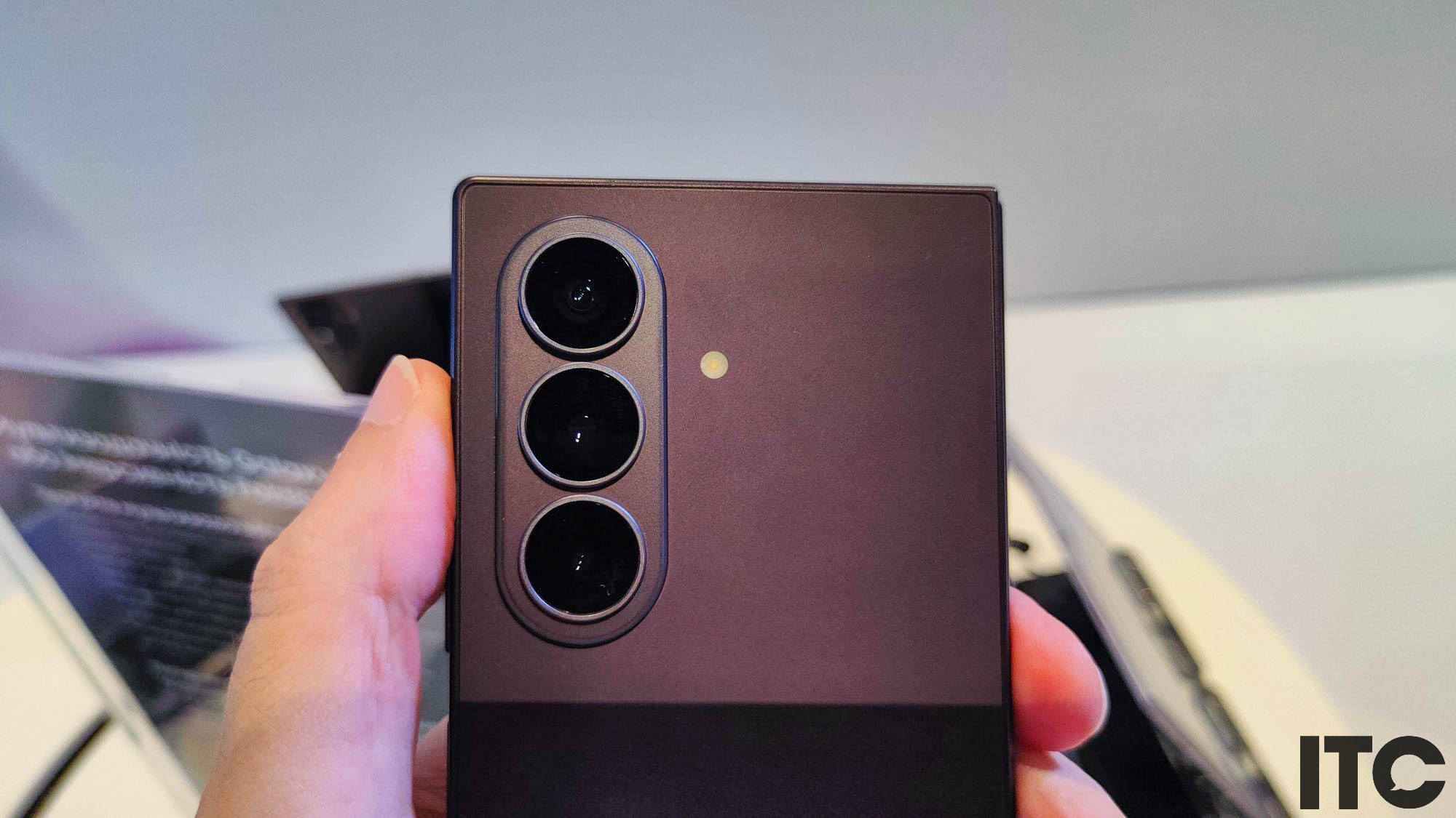 Перші враження про Samsung Galaxy Fold 8 Ultra, Fold 8 та Flip 8: три різні погляди на складаний смартфон