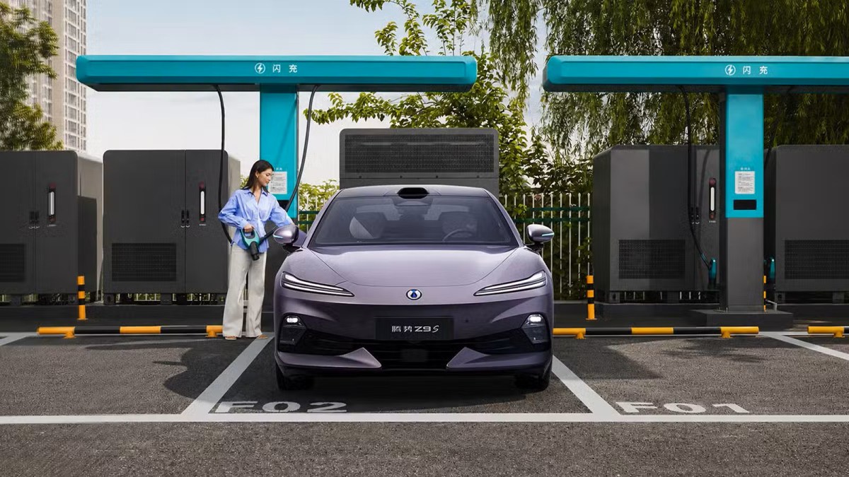 BYD Denza Z9S кидає виклик Xiaomi SU7: до 1100 км запасу ходу та 1194 к.с.